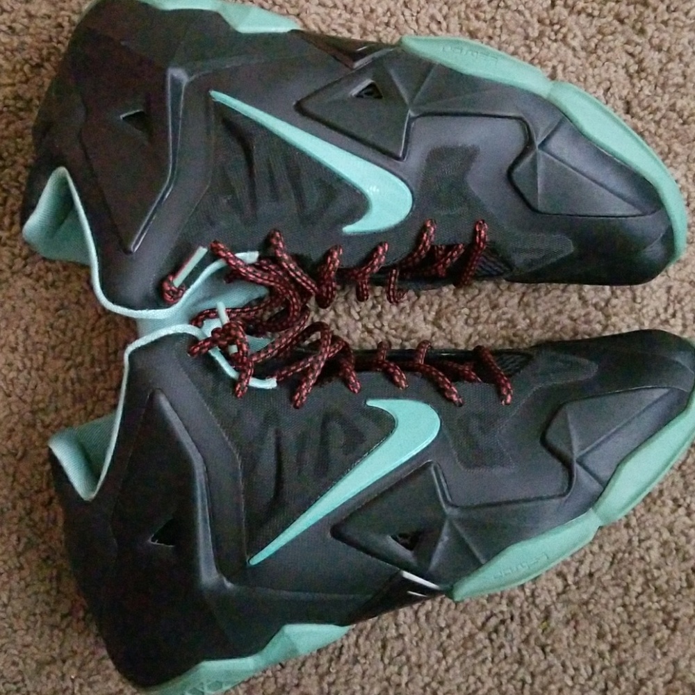Nike LeBron Xi 11